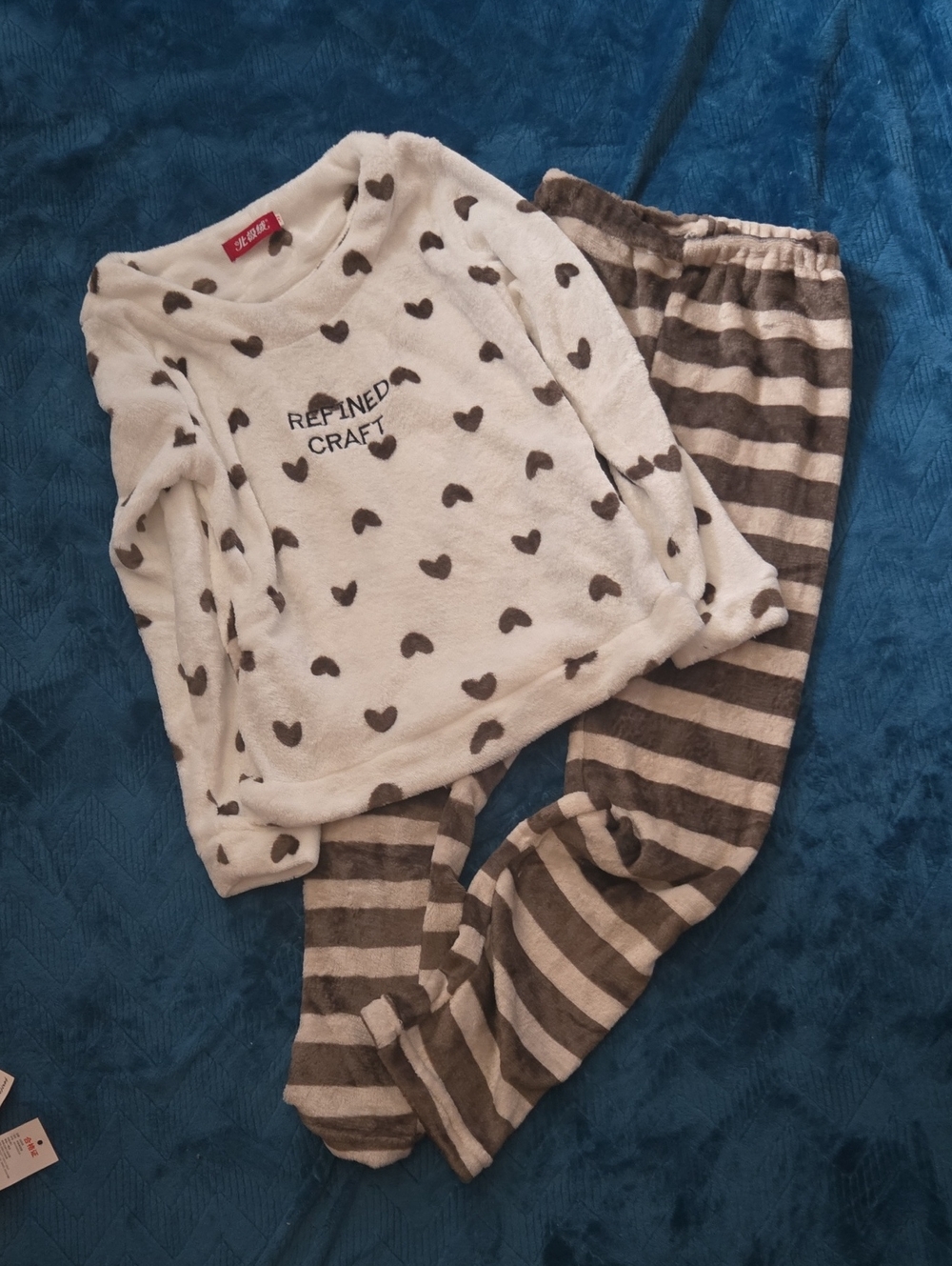 NWOT Womans Plush Heart Pajama Set - Cream and Brown